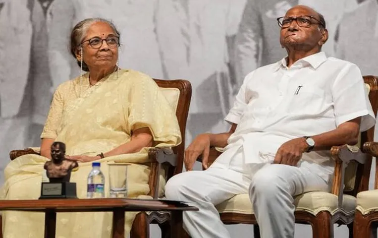 Ajit Pawar Meets Sharad Pawar: शरद पवार की पत्नी की हुई सर्जरी, अजित पवार ने लिया हालचाल