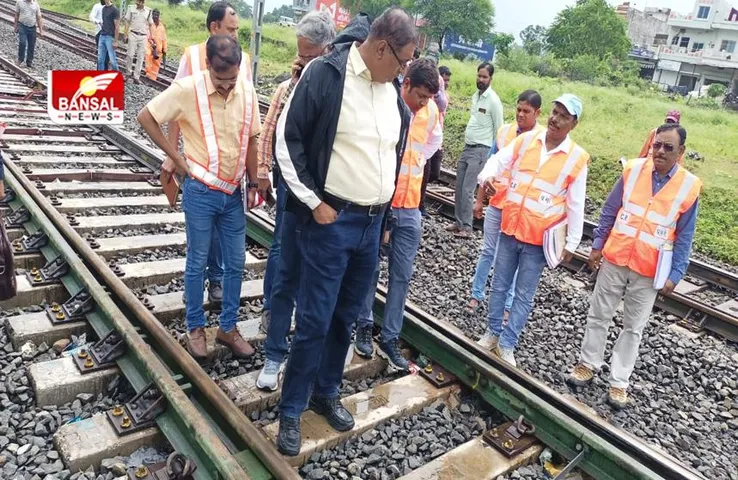 Bhopal DRM Visit Shajapur : भोपाल रेल मंडल के डीआरएम ने किया शाजापुर व मक्सी रेलवे स्टेशन का निरीक्षण