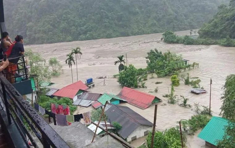 Flash Flood In Sikkim: सिक्किम में बादल फटने से भीषण बाढ़, सेना के 23 जवान हुए लापता