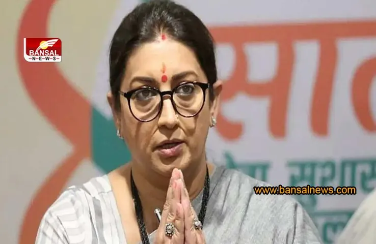 AAP ने PM की मां का अपमान किया, स्मृति ईरानी का पलटवार कहा चुनाव में ध्वस्त कर देंगे गुजराती