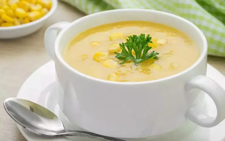 Sweet Corn Soup: सर्दियों में इवनिंग स्नैक्स के लिए बनाएं पौष्टिक Sweet Corn Soup, जानें आसान रेसपी