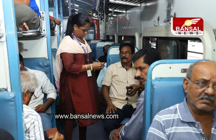 Amazing News: मिलिए महिला टिकट चेकर रोजलाइन अरोकिया मैरी से, जिन्होंने 1 करोड़ रूपए जुर्माना वसूल बना डाला रिकॉर्ड