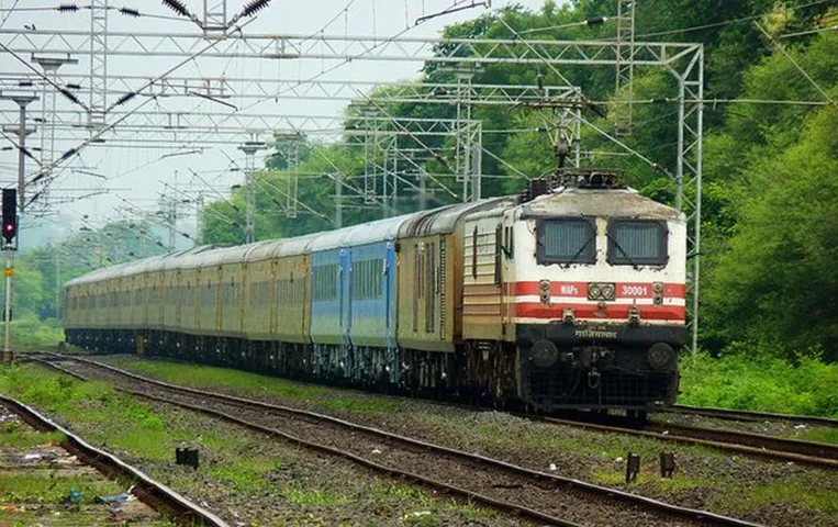 Cancelled Train List: ओडिशा में रेल पटरियों का मरम्मत कार्य जारी, 10 ट्रेनें रद्दऔर रूट बदले