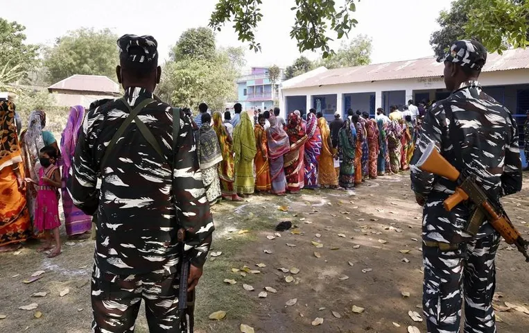 Panchayat Elections 2023: पश्चिम बंगाल में 697 बूथों पर फिर होगी वोटिंग, चुनाव आयोग का फैसला