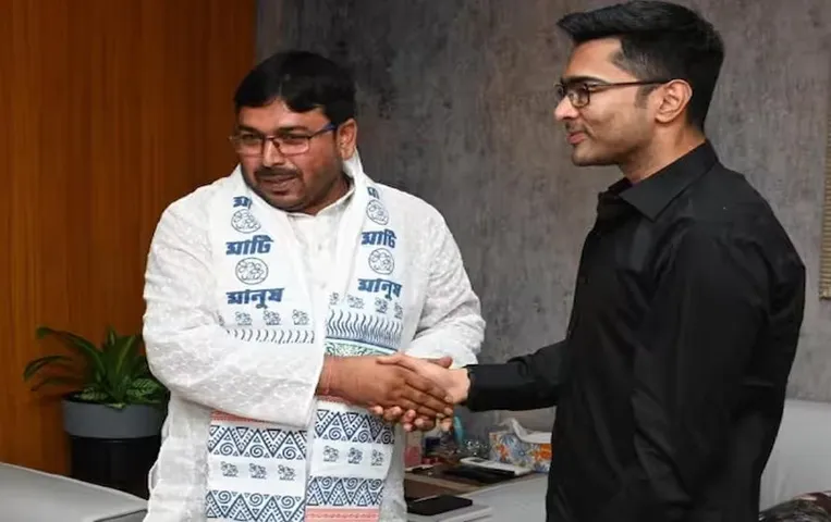 West Bengal News: एक और बीजेपी विधायक TMC में शामिल, 5 पहले ही छोड़ चुके हैं भगवा पार्टी का साथ