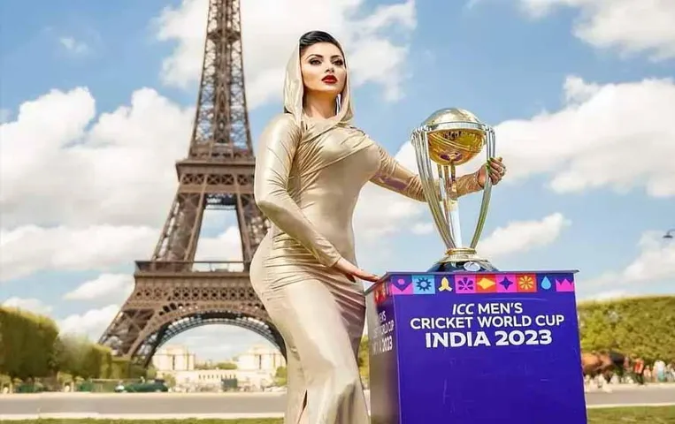 World Cup 2023: उर्वशी रौतेला ने रचा इतिहास, एफिल टॉवर पर WC ट्रॉफी का अनावरण करने वाली पहली भारतीय अभिनेत्री बनीं