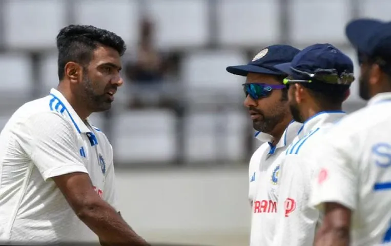 India Vs West Indies Test: पहले टेस्ट मैच में अश्विन ने दिया वेस्टइंडीज को झटका, चटकाए इतने विकेट