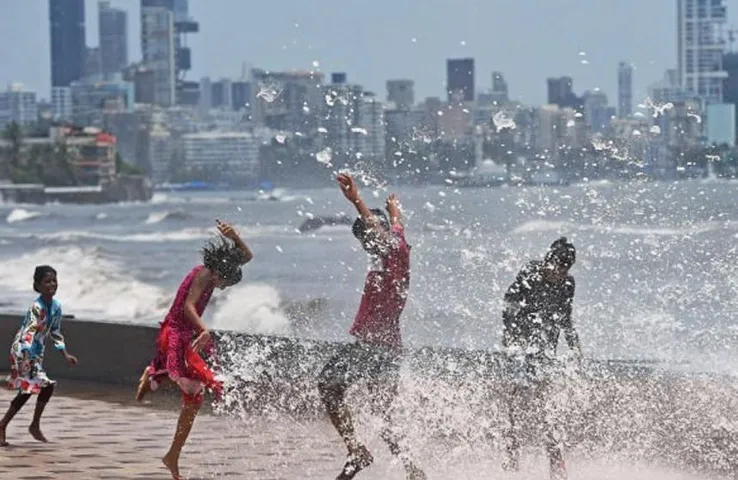 Maharashtra Weather Report: ठाणे और रायगढ़ जिले में जारी ऑरेंज अलर्ट, जानें 24 घंटे में कैसा रहेगा मौसम
