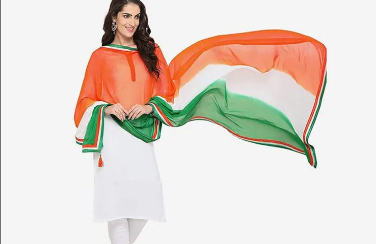 Independence Day 2023 Outfit: आजादी के जश्न पर आप भी ट्राई करें ये सतरंगी आउटफिट, दिन बनेगा सुहाना