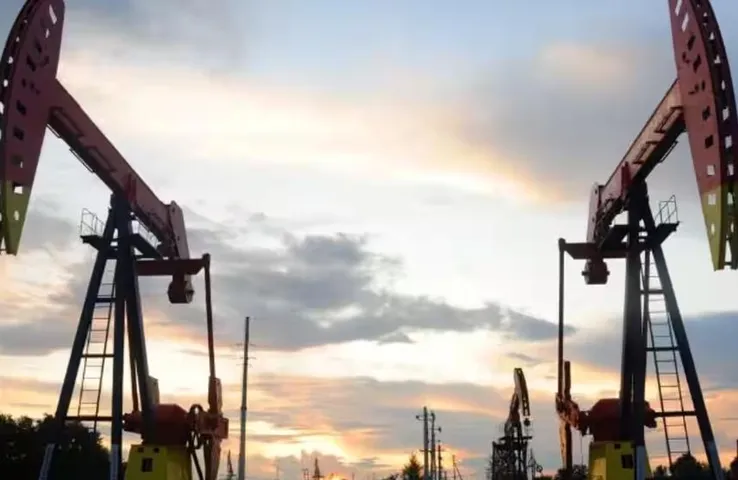 Windfall Tax Hike: सरकार ने ऑयल कंपनियों को दिया झटका, कच्चे तेल पर बढ़ाया अप्रत्याशित लाभ कर