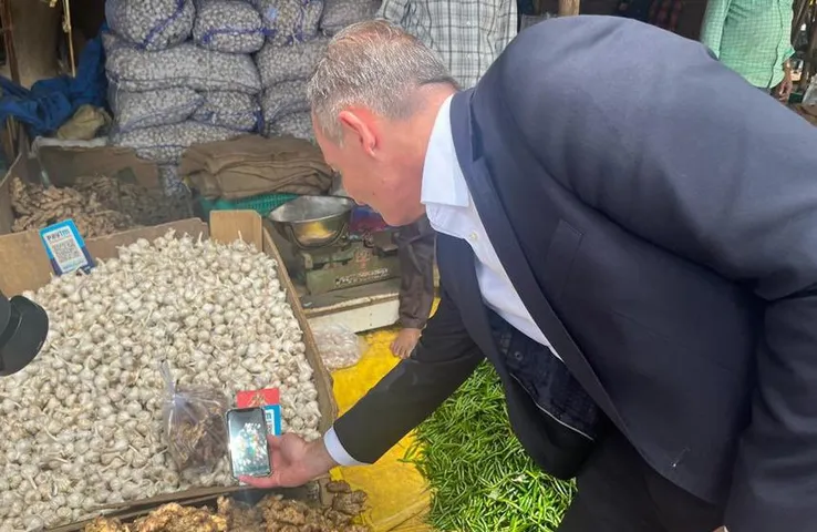 Germany Minister UPI Video: जर्मनी मंत्री ने बेंगलुरू में किया सब्जी मंडी का दौरा, UPI पेमेंट का वीडियो वायरल