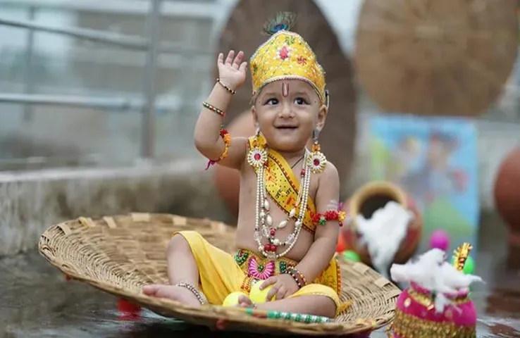 Krishna Dresses For Baby Boy: इस कृष्ण जन्माष्टमी पर अपने बाल गोपाल को पहनाएं ये ड्रेस, देखकर हर कोई हो जाएगें मोहित
