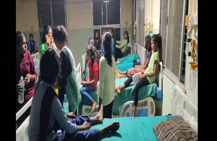 Bhandara School News: विषाक्त भोजन के सेवन से 30 छात्र हुए अस्पताल में भर्ती, छात्रावास भोजन के लिए नमूने