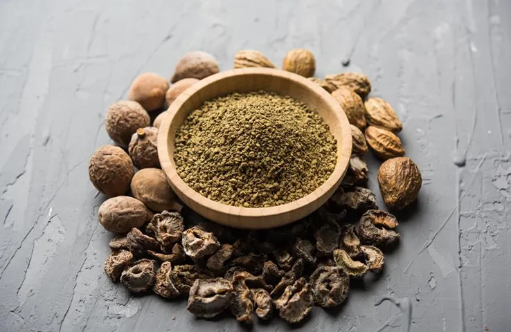Triphala Powder Benefits: रोजाना त्रिफला चूर्ण का सेवन करना होता है फायदेमंद, इन बीमारियों से मिलता है छुटकारा