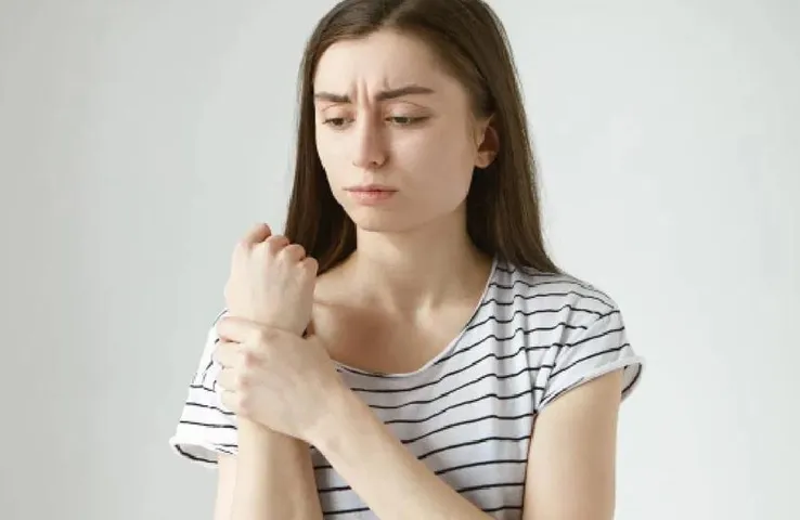 Bones Disease in Young Age: क्या आपको 30 साल की उम्र में हो गई हड्डियों की बीमारी, ऐसे रखें खुद का ख्याल