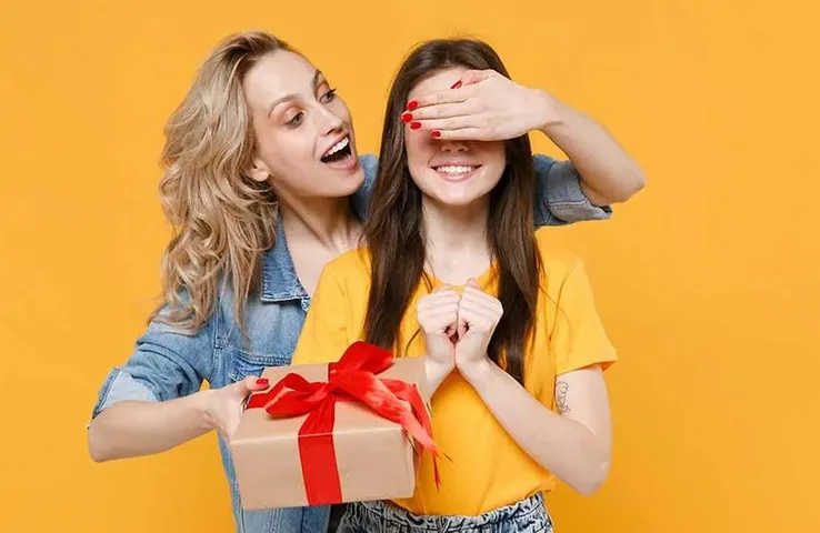 Friendship Day Gift Ideas: क्या आप अपने फ्रेंड को गिफ्ट देने का बना रहे प्लान, बेस्ट रहेगें ये गिफ्ट