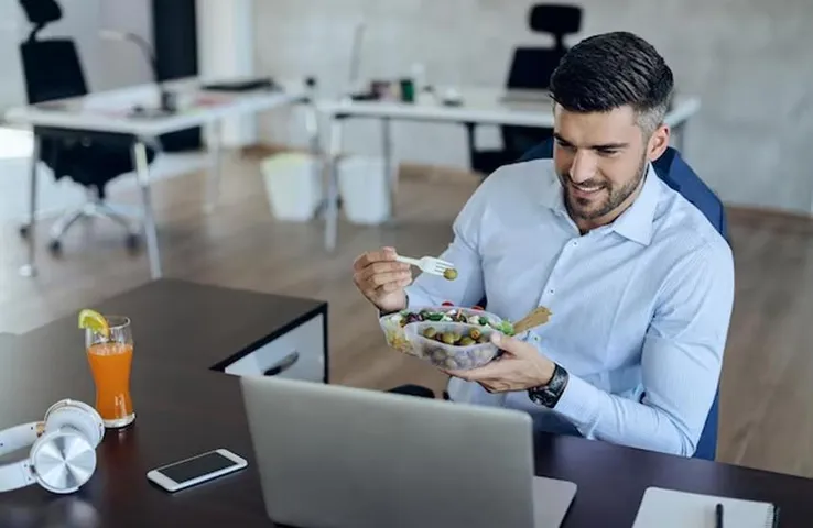 Workplace Healthy Snack: ऑफिस में आपकी प्रोडक्टिविटी बढ़ाएंगे ये खास फूड्स, डाइट में करें शामिल