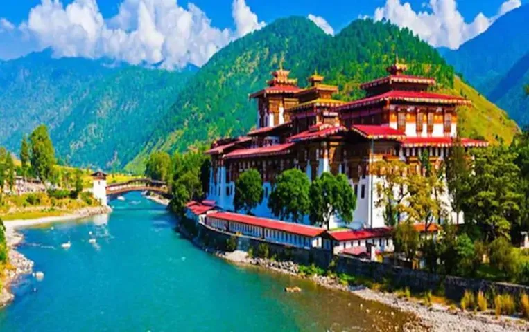 इस देश में नहीं है एक भी ट्रैफिक सिग्नल, फिर भी सड़कों पर नहीं लगता ट्रैफिक जाम, जानें चौंकाने वालें वजह