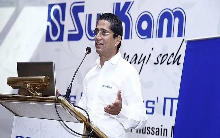 कभी बसों में बेचते थे पेन, और फिर एक बिजनेस आइडिया से बन गए 2300 करोड़ रुपये की कंपनी के मालिक