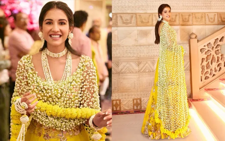 Anant-Radhika Haldi Ceremony: आज तक नहीं देखा होगा दुल्हन का ऐसा हल्दी आउटफिट, मोगरे के फूल से सजी राधिका मर्चेंट