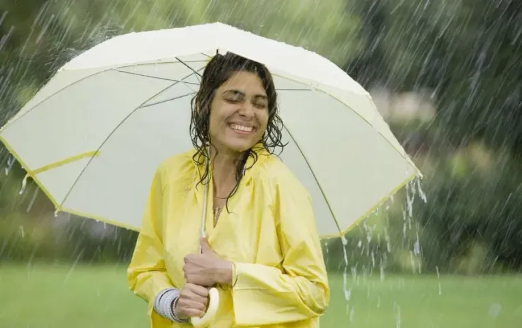 MP में 2 दिन जमकर बरसेंगे बदरा: आज इन 18 जिलों में तेज बारिश का अलर्ट, यहां गरज-चमक की चेतावनी; जानें मौसम अपडेट