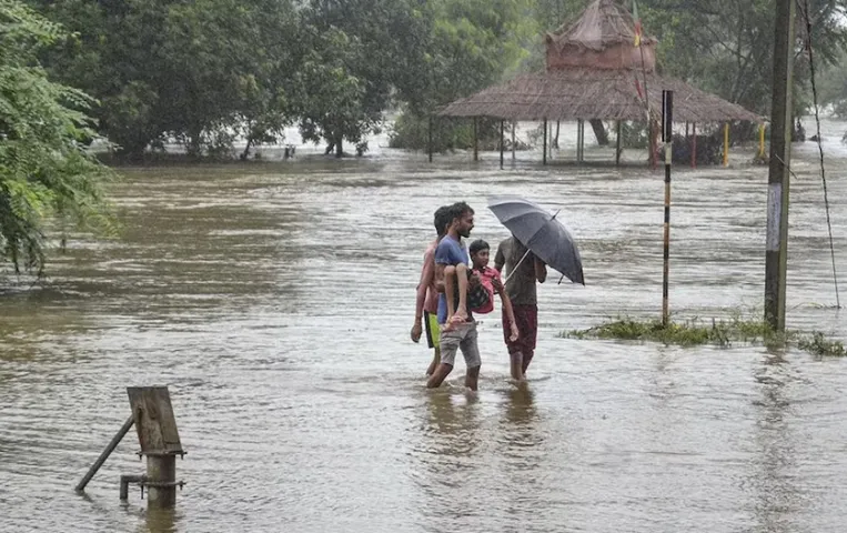 MP Weather Update: मध्य प्रदेश के 27 जिलों में भारी बारिश का अलर्ट, मौसम विभाग ने जारी किया ऑरेंज अलर्ट