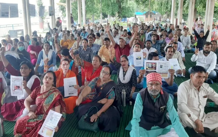 MP EWS Teacher Recruitment: जनजातीय विभाग की भर्ती नीति पर सवाल, EWS को 10% सीट न देने के मामले में याचिका दायर