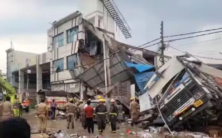 8 people dead so far due to collapse of 3 storey building in Lucknow Building Accident
