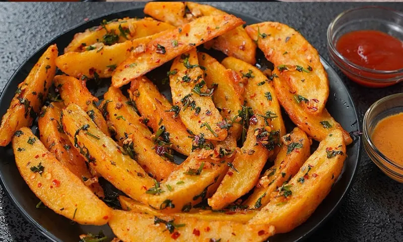 Chilli Garlic Wedges: चाइनीज फूड के हैं शौकीन...तो चिली गार्लिक वेजेस जरूर करें ट्राय, यहां देखें रेसिपी