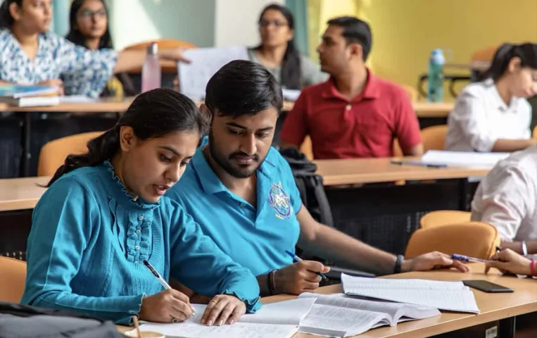 Govt Jobs Preparation Tips: घर बैठे सरकारी नौकरी की ऐसे करें तैयारी! सफलता जरूर चूमेगी आपके कदम