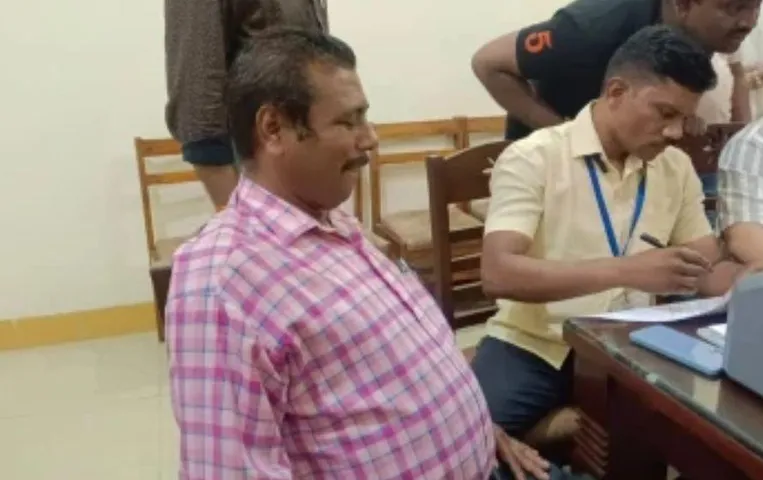 जबलपुर की आरडीयू यूनिवर्सिटी का में रिश्वतखोर कर्मचारी नेता गिरफ्तार: मार्कशीट निकलवाने के नाम पर छात्रों से लेता था 1500 रुपये रिश्वत