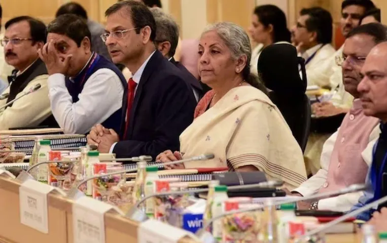 जीएसटी काउंसिल की बैठक में कई अहम फैसले: नमकीन पर 18% से 12% की जाएंगी दरें, कैंसर की दवा होगी सस्ती, कार की सीट महंगी