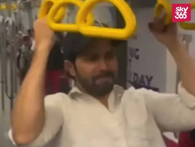 Varun Dhawan Mumbai Metro