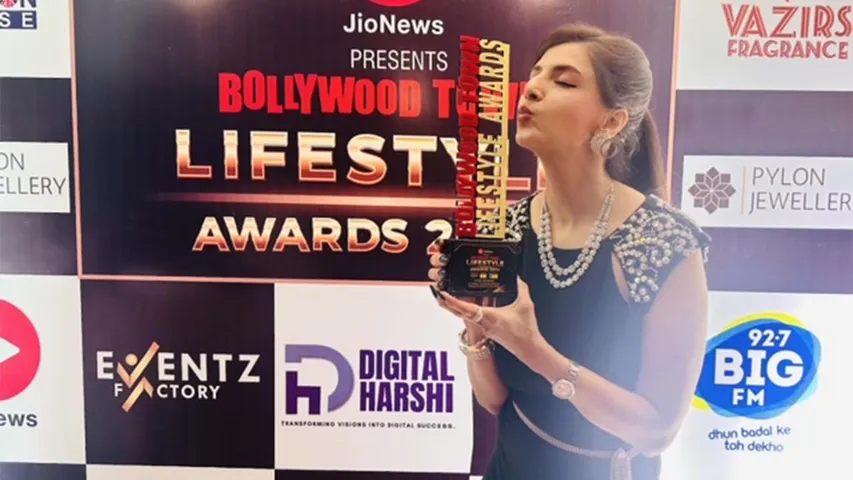 Jyoti Saxena Bags The Most Dazzling Diva Of The Year Award