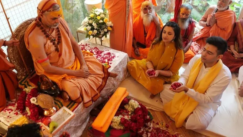 Jagadguru Shankaracharya Ji Blesses Parineeti and Raghav