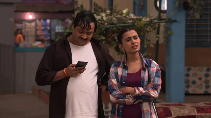 Happu Ki Ultan Paltan Family Struggles with Phone Addiction, Learns Lesson