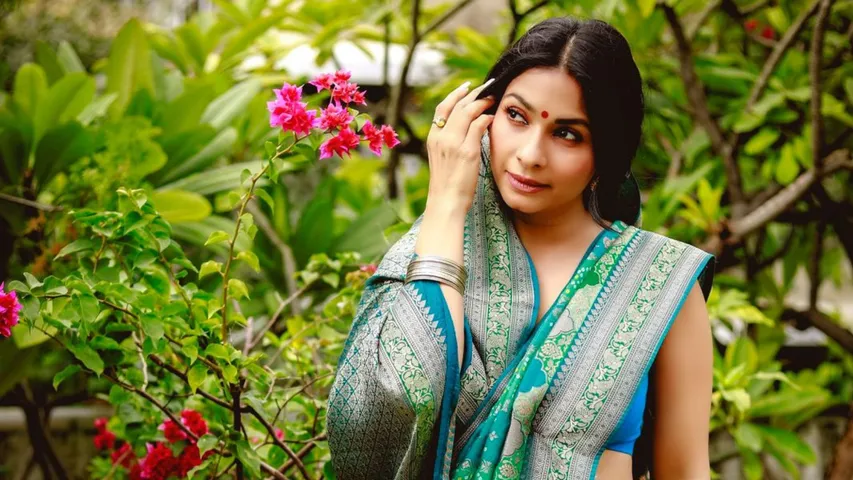 Tanishaa Mukerji Praises Mom Tanuja's Stunning Saree Collection