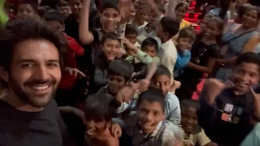 Kartik Aaryan surrendered himself to the children