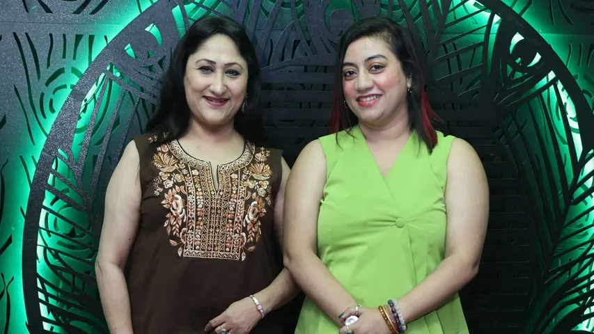 Rinhee Suberwal & Jayati Bhatia Share Cozy Vibes at Phelia Lounge