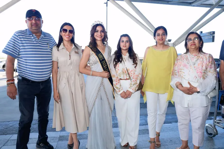 Mrs. Anuradha Garg Leaves for China to Represent India at Mrs. Globe, Fans Give a Grand Send-Off 