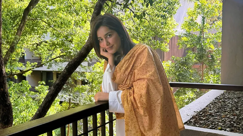Raashii Khanna Stuns in No-Makeup Look During Nature Retreat, Fans Adore Her Glow