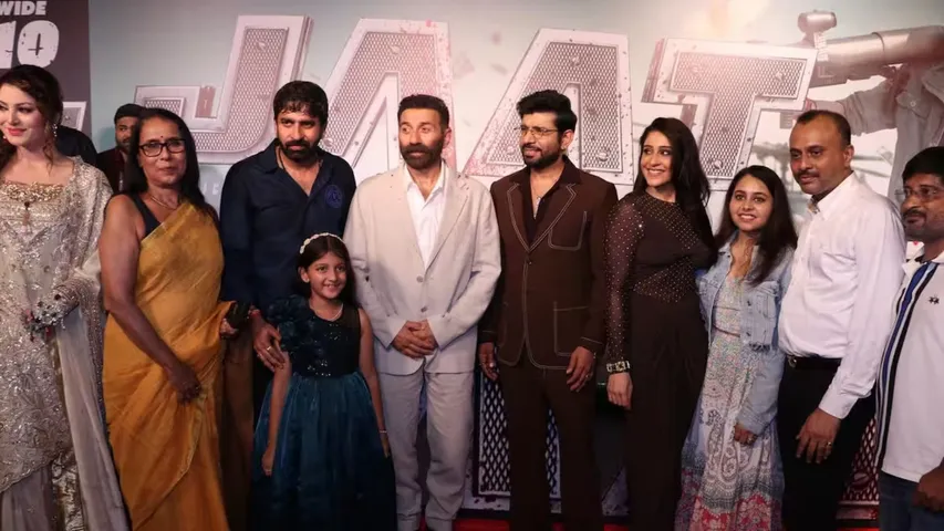 Sunny Deol, Randeep & Dharmendra Shine at 'Jaat' Screening Bhangra Steals Show