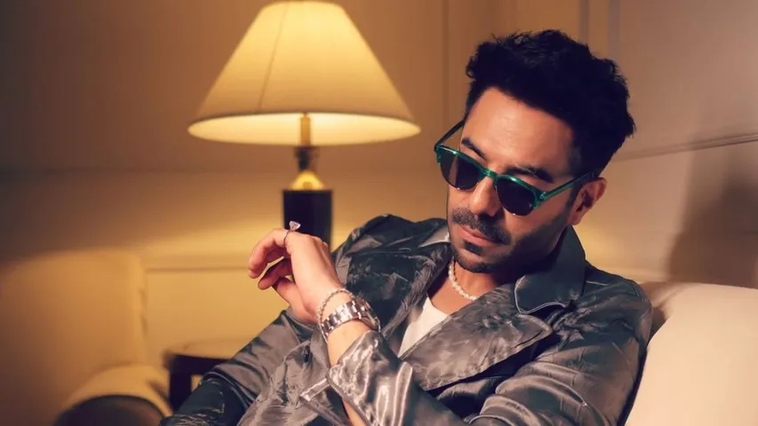Aparshakti Khurana's Hilarious Take on 'Banian' Poem by Anwar Masood Goes Viral