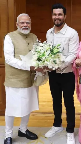 Randeep Hooda Meets PM Modi with Family, Calls It His Greatest Honour