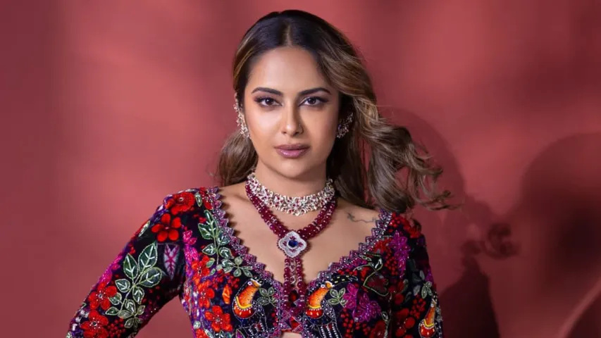 Avika Gor’s Classical Dance Debut at WAVES Curated by Anupam Kher & Kruti Mahesh