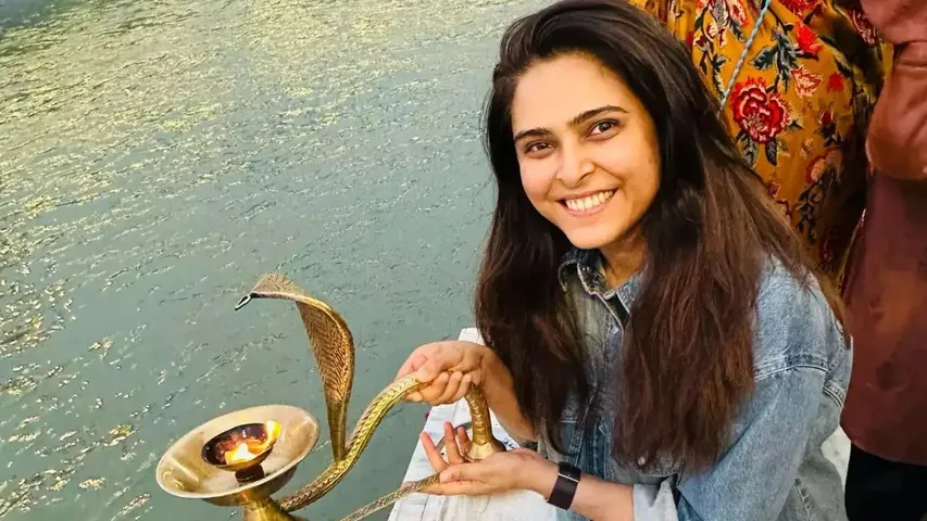Actress Madhurima Tuli Gets Emotional During Ganga Aarti in Rishikesh