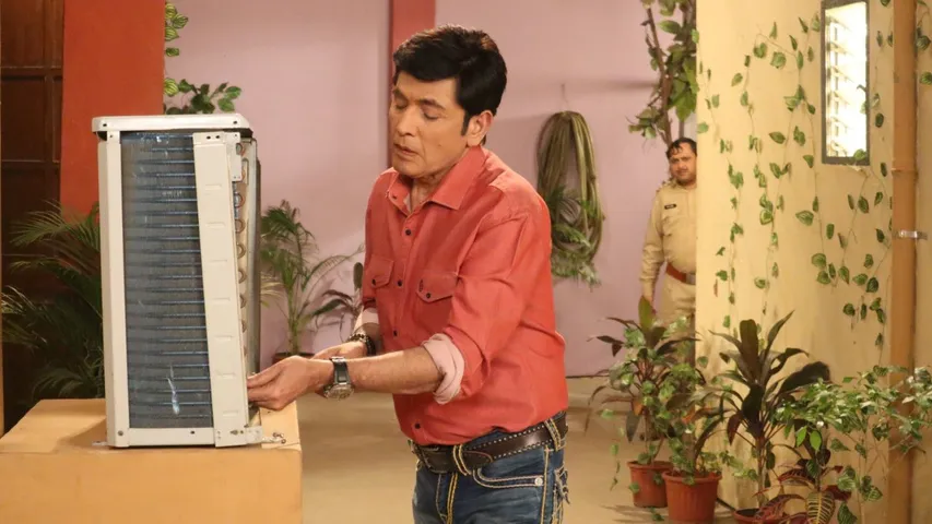 Bhabhiji Ghar Par Hain Modern Colony Melts as AC War Heats Up Between Tiwari and Vibhuti!  