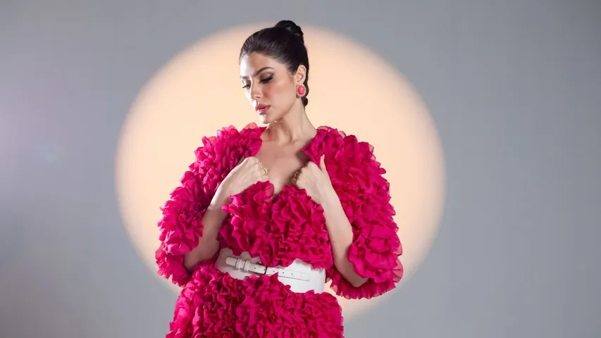 Elnaaz Norouzi New Song My Stupid Heart Shows Her Rawest Side Yet – Out Now
