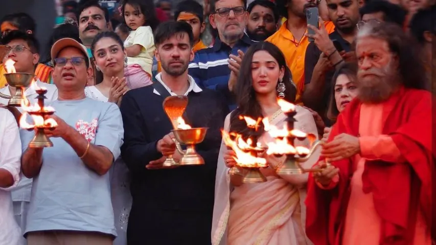 Medha Shankr and Avinash Tiwary seeks blessings at Rishikesh’s Ganga Aarti 