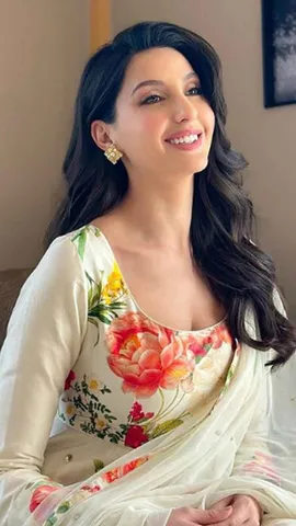 Nora Fatehi (2)